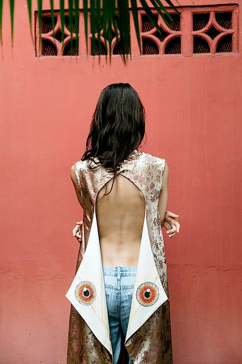 voguelatam's tweet photo. De buena calidad y hecho a mano. Estas marcas de slow fashion (de Latinoamérica) prometen destronar al fast fashion
https://t.co/6NItzQTRZE https://t.co/PDRTN4ddxV