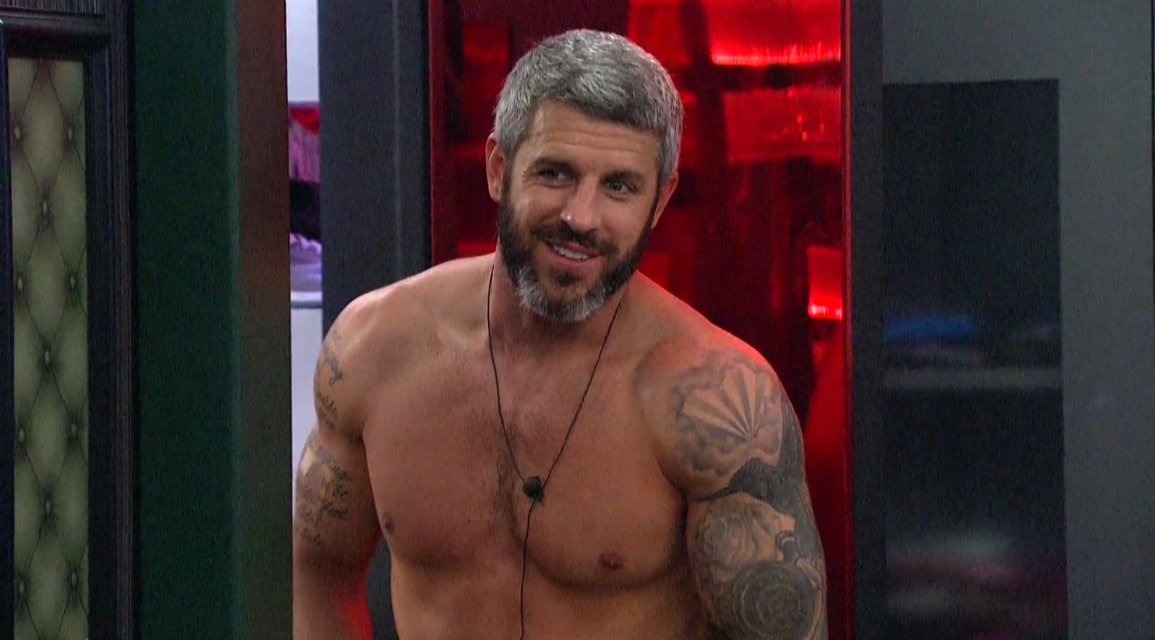 89razorskate20's tweet photo. Week 6, RT &amp; LIKE If You're Team MATTHEW! #BB19 https://t.co/2cQIxObzRo