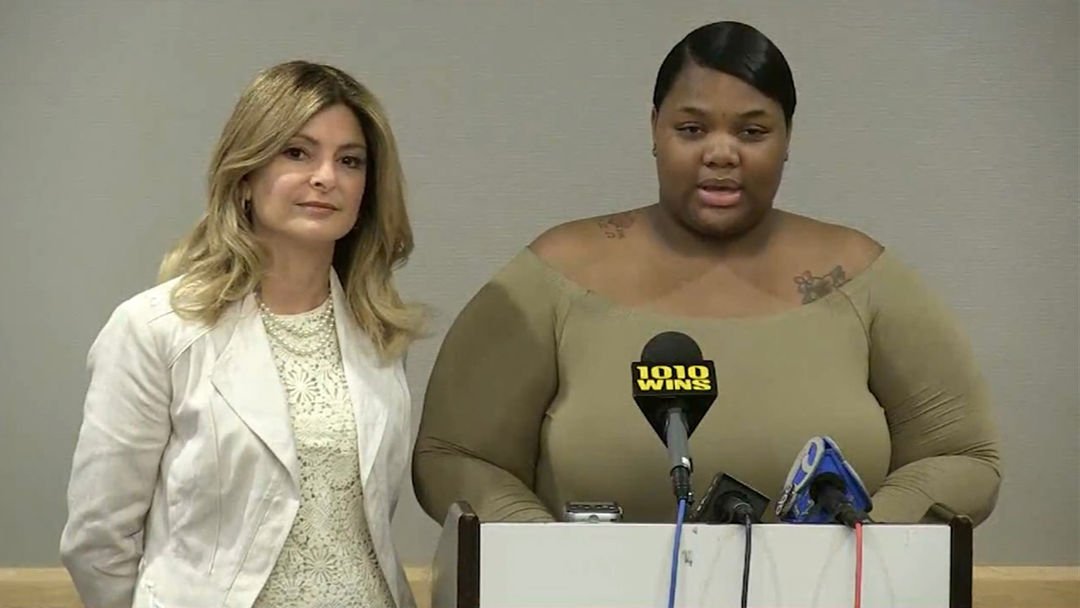 CRNDigitalTalk's tweet photo. #SylvesterStallone, #Usher Accuser, #BlacChyna & #RobK Child Custody & More on The Lounge w @MikeHornCRN. https://t.co/2VnqqhTEmt 4-5p PT https://t.co/fcnhjg0bwo
