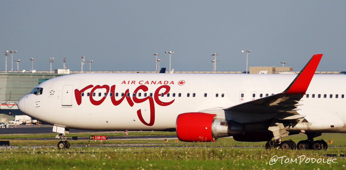 TomPodolec's tweet photo. Air Canada Rouge Boeing 767 #AC1680 just returned YYZ from its day trip to Victoria. Wing which contacted LOT #LO46 B788 wing appears fixed. https://t.co/p7PM7nQUS1