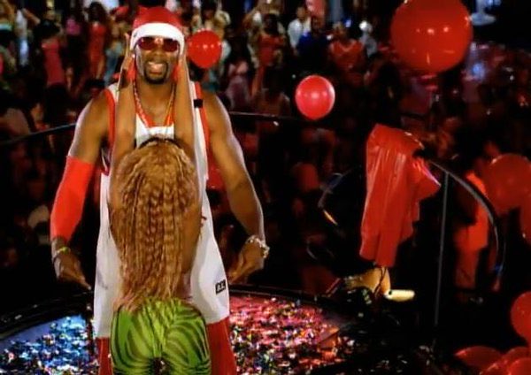 woodshopradio's tweet photo. When Lil Kim made a cameo in R Kelly #FeelinOnYoBooty video 😍😍 #Hiphop #Rb #Rap #LilKim #Rkelly #JustCause #Classic #woodshopradio https://t.co/fJ4r4mwaQC