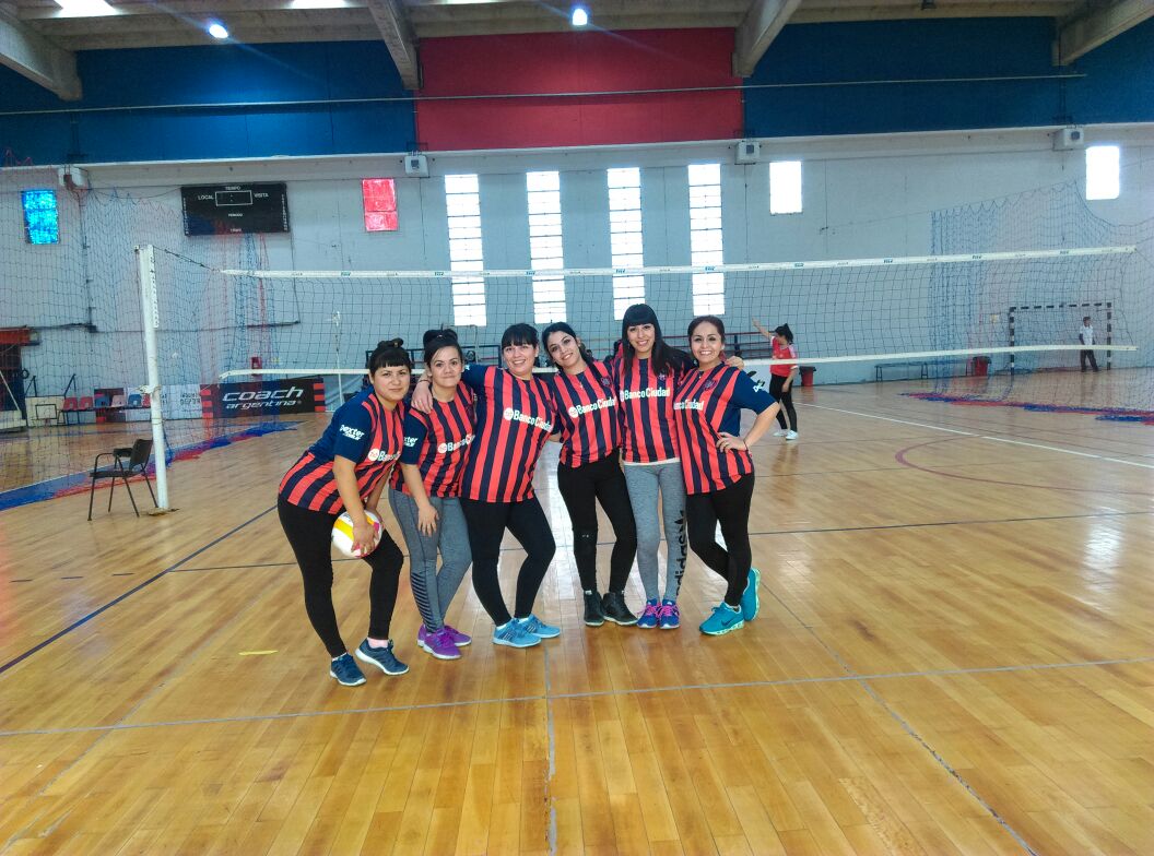 Las chicas de Carrefour san Lorenzo !!!Fabián Estévez acompañando tu lucha !!! La banda de Ramón !!!