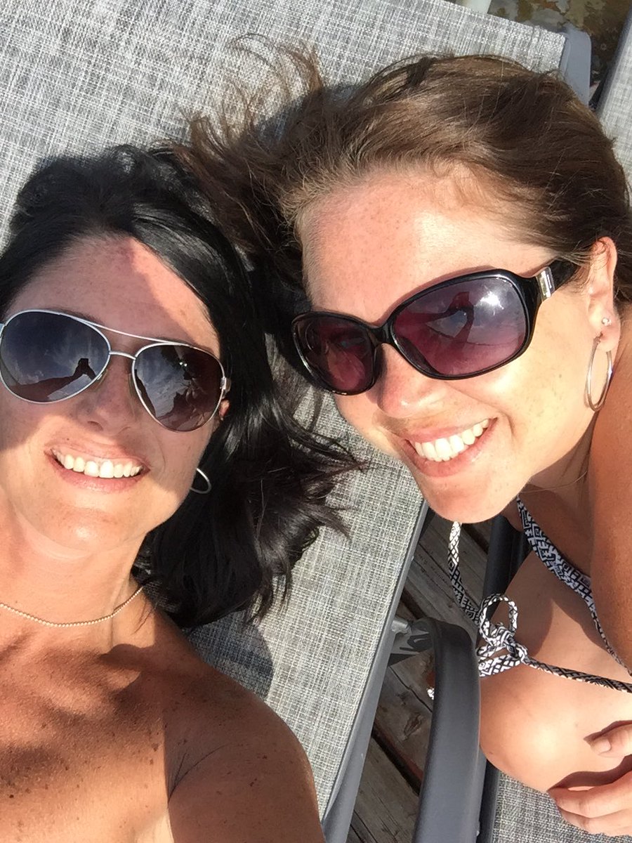 AndreaRobaszek's tweet image. Soaking up the sun and having fun! #cottage #summer2017