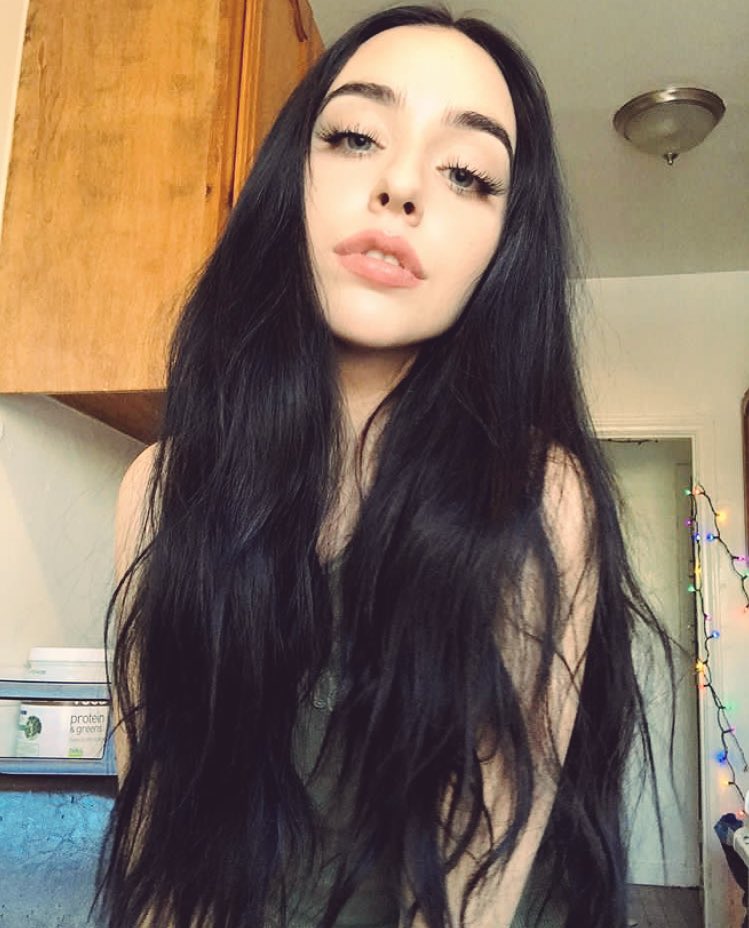 brattyrugrat's tweet photo. Rowan Isabella Leveque 👑
-Mercurys Wife
-Derbie Enthusiast
-Little Nudist
-Painter/Piano Player
Rt and Fav for a bomb friend 🌹! https://t.co/tzx8pRTiL3