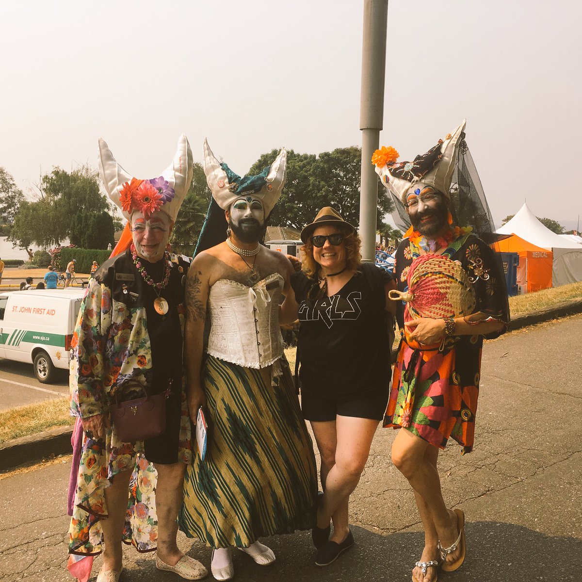fraggledoes's tweet photo. Just casually hanging out with the Ladies #VanPride2017 #vancouverpride #LGBTQ #loveislove #travelphoto #travelphotography #Wanderlust https://t.co/1Su0LoPxnv