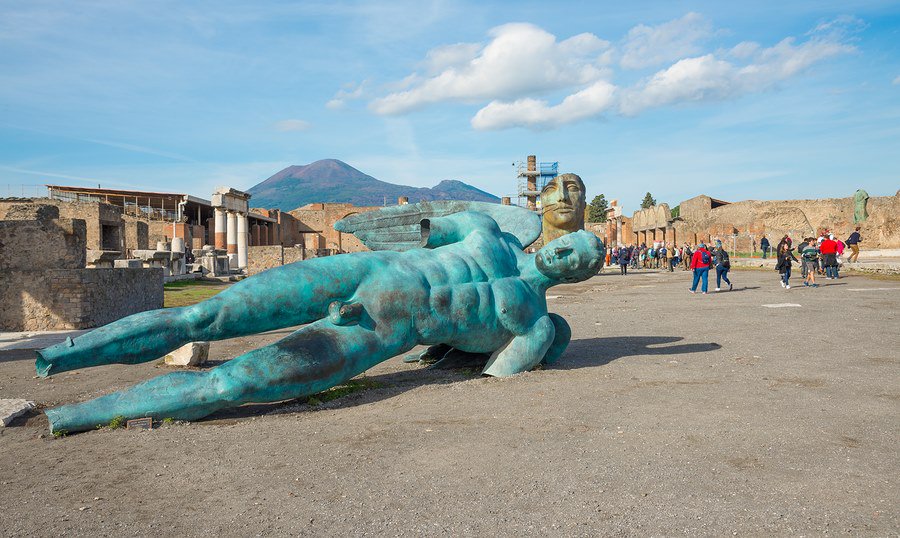 ItalyMagazine's tweet photo. Nothing quite prepares you for your first visit to the ancient ruins of #Pompei, a must-stop near #Naples https://t.co/Jz7coloX54 https://t.co/LWHrFGH6ql