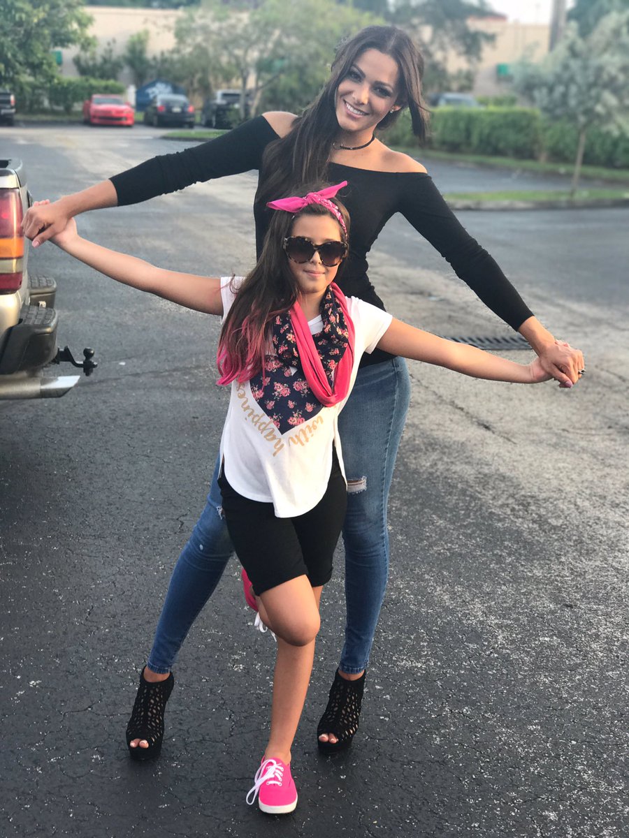 nathalia_casco's tweet photo. 👧🏻👩🏻❤️❤️❤️❤️❤️ https://t.co/GU69KgywSA