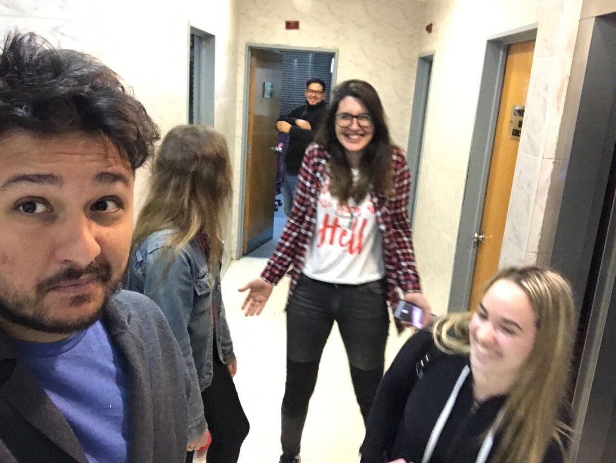 FemeninoAFA's tweet photo. #ElFemeninoRadio Se fue el #Programa98
Daiana Cardone y Diego Rios.
Además, mucha gente que no tiene idea que hacer en una foto. 🤦🏽♂️📻📸 https://t.co/5XvulNuBEB