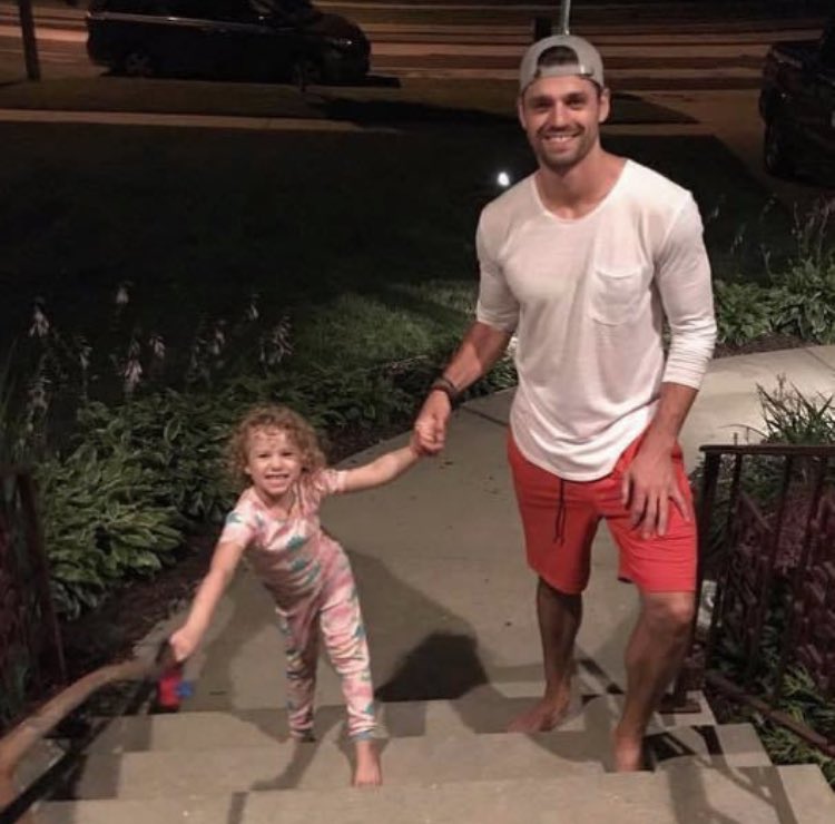 rachisabeI's tweet photo. can you imagine turning down this full course meal of a man just to settle for a ring? neither can i. 😴
#TheBacheloretteFinale https://t.co/g1eYoJM55P