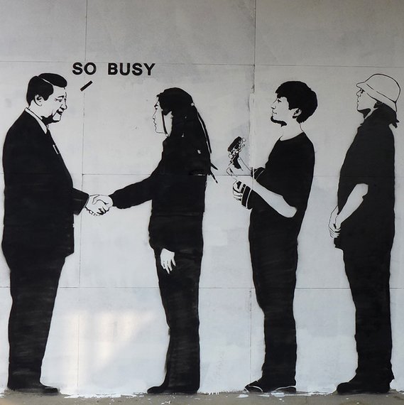 beijingcream's tweet photo. Check out the street art of SHUO, a unique Chinese creative who makes visual quips on life &amp; society https://t.co/eHr3hhqoUz via @RadiiChina https://t.co/Vrv6VuTVpM