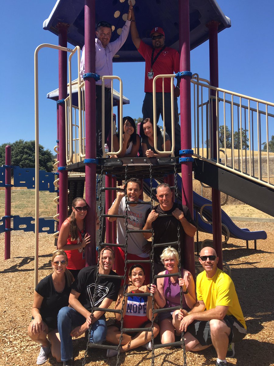 LisaLisalew's tweet photo. ❤️❤️❤️ our meeting today! #fsusdsecondary #teambuilding #fsusd #collaboration https://t.co/3OFVI8jM1l