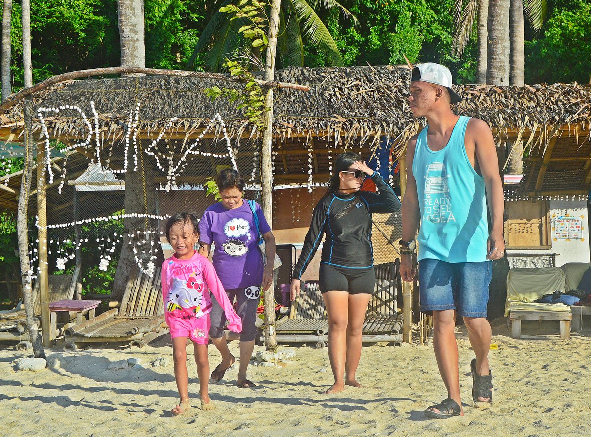 nhoj_nielk's tweet photo. #StolenShootWithFamily👪😊📷
#PukaBeachBoracayIsland😍👍
#CalmAmbiance😎🌴🌞🌊
#BackAugust2017👈 https://t.co/rugkNpiywO