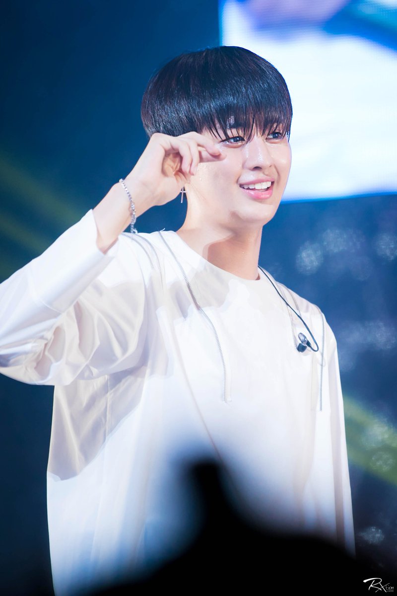 R10tionP's tweet photo. 170806 OSAKA SHOWCASE @UP10TION
#업텐션 #UP10TION #고결 #고민수 #KOGYEOL #コギョル https://t.co/wJ5KfkgxID