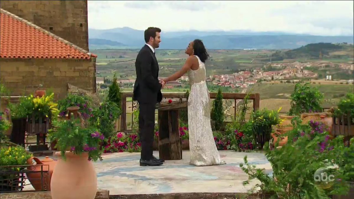 shaekoho's tweet photo. The romance we got vs the romance we deserved #TheBacheloretteFinale https://t.co/2NiTjQtomd