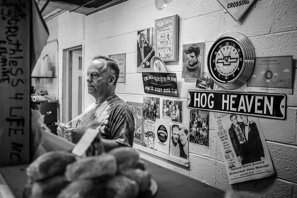 FiZ's tweet photo. Hog heaven
.
.
.
#streetphotography #bbq #pauliespigout #exposedc #igdc #blackandwhite #fujifilm https://t.co/OgG0nFoYbn https://t.co/SzSLFpy7bK