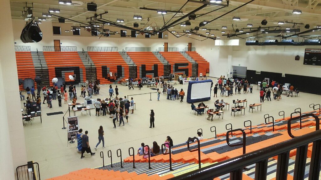 1st Registration in the OV Gym 🎉Smooth Sailing today for Junior Registration #TeamWork #OVFamily @orangevistahs @ValVerdeUSD