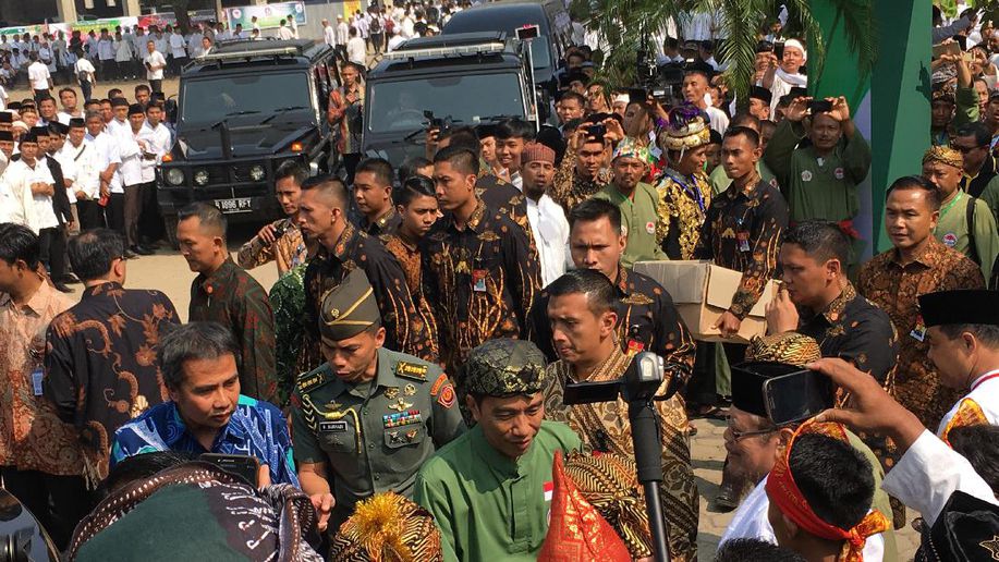 detikcom's tweet image. Jokowi: Masak Wajah Begini Dibilang Diktator detik.id/6fD6ba