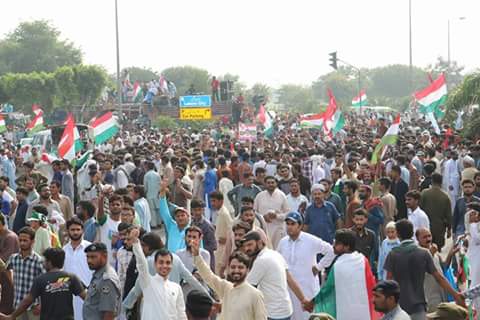 ImFarakh's tweet photo. Lahore airport right now...

#WelcomeDrTahirulQadri https://t.co/YNMHAGZNGN