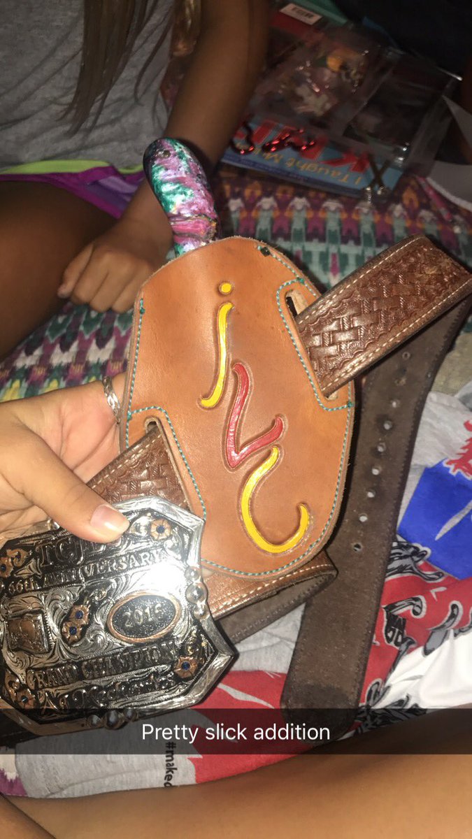 Bell_clark00's tweet photo. This is simplistic and slicker than most. I'm in love with both of my pieces from TF Leather &amp; JDM knives. Look at this latest addition 🤤🤤🤤🤤 https://t.co/g81sfXdPww