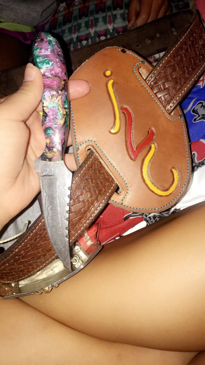 Bell_clark00's tweet photo. This is simplistic and slicker than most. I'm in love with both of my pieces from TF Leather &amp; JDM knives. Look at this latest addition 🤤🤤🤤🤤 https://t.co/g81sfXdPww