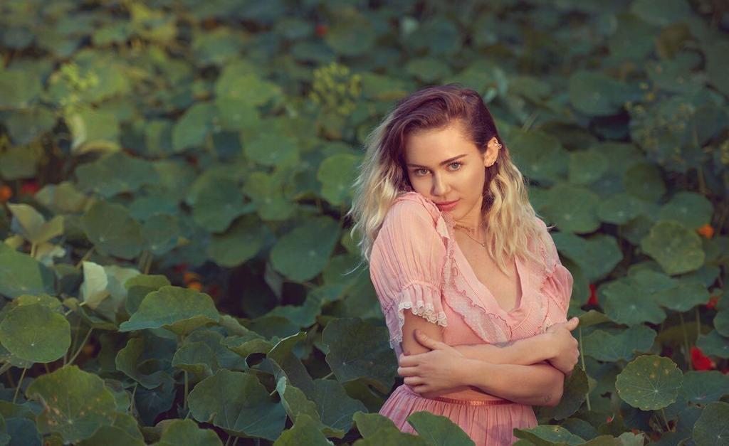 HotShowBizz's tweet image. Miley is such a gorgeous human being 😍😍