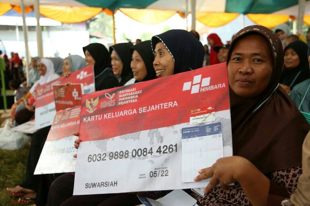 setkabgoid's tweet photo. Presiden @jokowi Tandatangani Perpres Penyaluran Bantuan Sosial Secara Non Tunai https://t.co/7tlyBdifpW https://t.co/QV4OIk5XRi