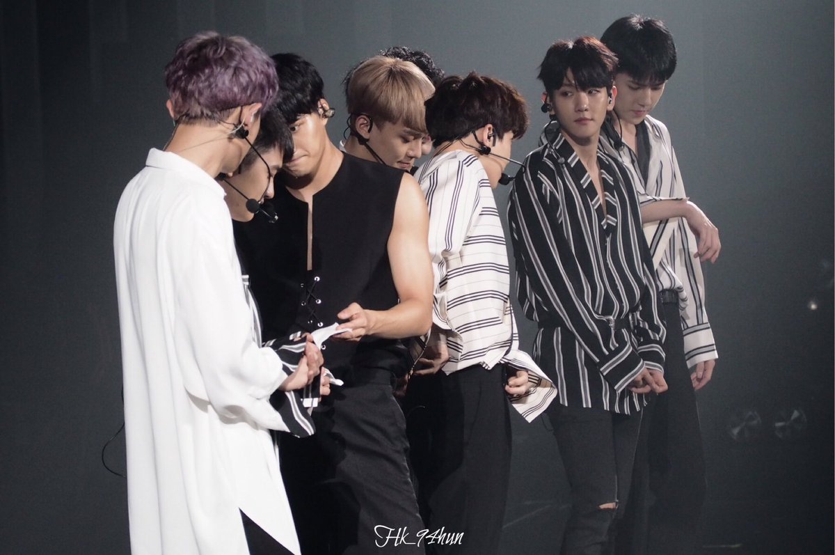 hk_94hun's tweet photo. 170805 SMTOWN special stage in HK•Chanyeol D.O Kai #smthk #smt #exo #chanyeol #do #kai #엑소 #찬열 #디오 #카이 https://t.co/dd2vwjP3Y0