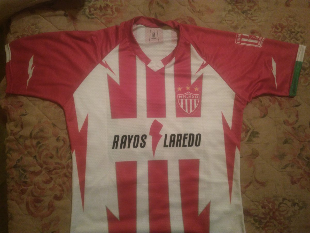 ramirezz_manuel's tweet photo. @ClubNecaxa aquí presumiendo una custom de mi ciudad, #RayosLaredo apoyando al mejor equipo!!!
#AguasConNecaxa https://t.co/dQ0b62IDjs