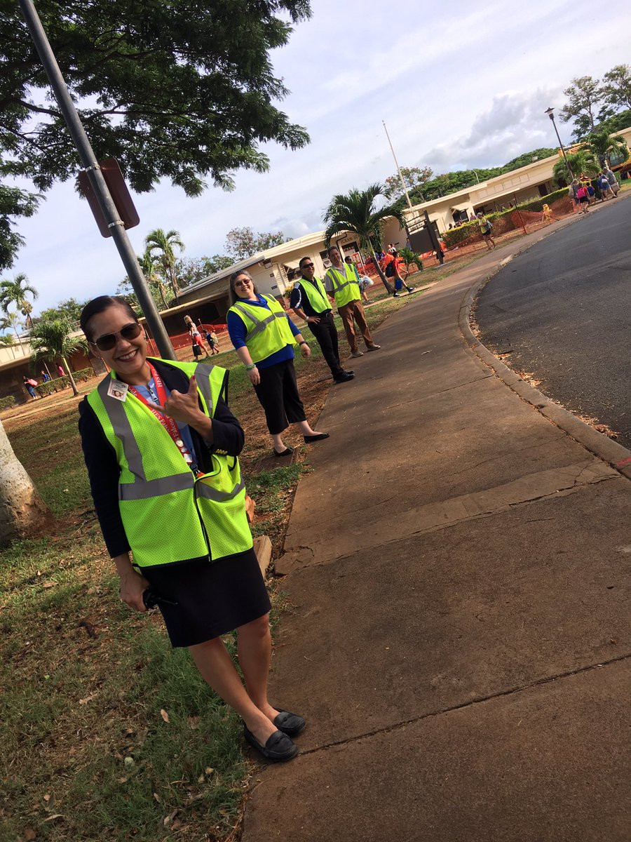 CassieR808's tweet photo. First Day Back at school @hickam_falcons. #dropoffarea #adultstaff #hickamheroes #SY2017-2018 https://t.co/hlfPOTdeRl