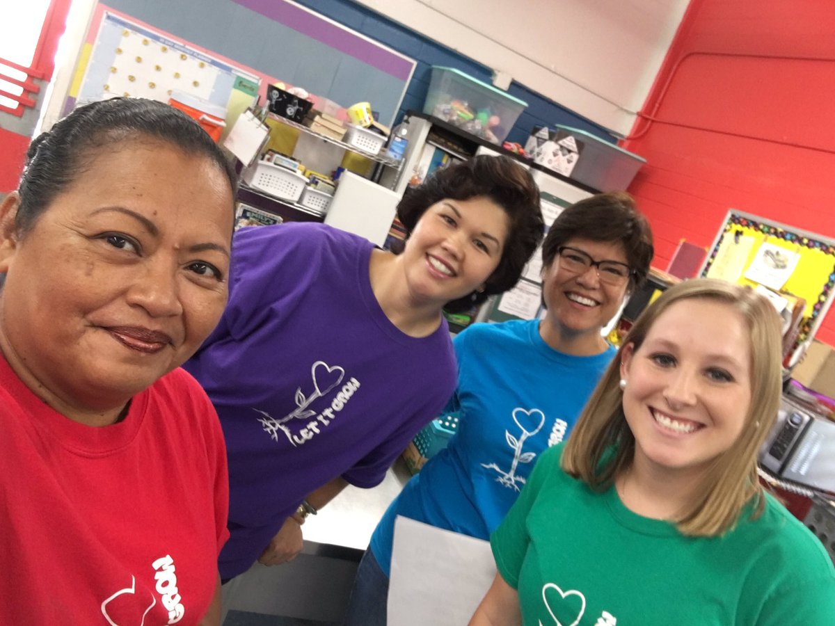 CassieR808's tweet photo. KIndergarten parent orientation @hickam_falcons #hickamheroes #kinderkrew #SY2017-2018 https://t.co/Qpdrxusv3k