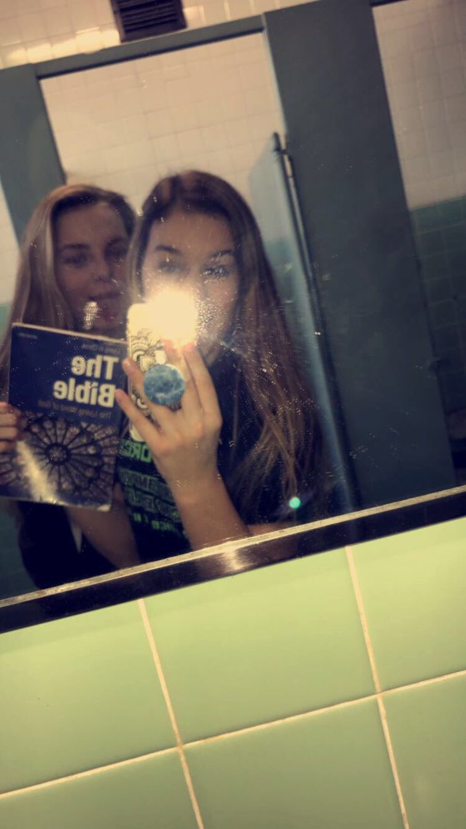 jennabarth14's tweet photo. happiest birthdays @carlicsensichh love you lots have the best day ever bb💕😻🎀 #cheeryourheartout #jvcaptain ;) https://t.co/i5kM7HsGdu