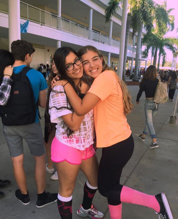 srishhtiii's tweet photo. happy 19th birthday to my fav leo and my best friend. you LIT up my life and 148 miles ain't got shit on us! i love you w all my heart❤️✌🏼🌻 https://t.co/WGNw10jHjw