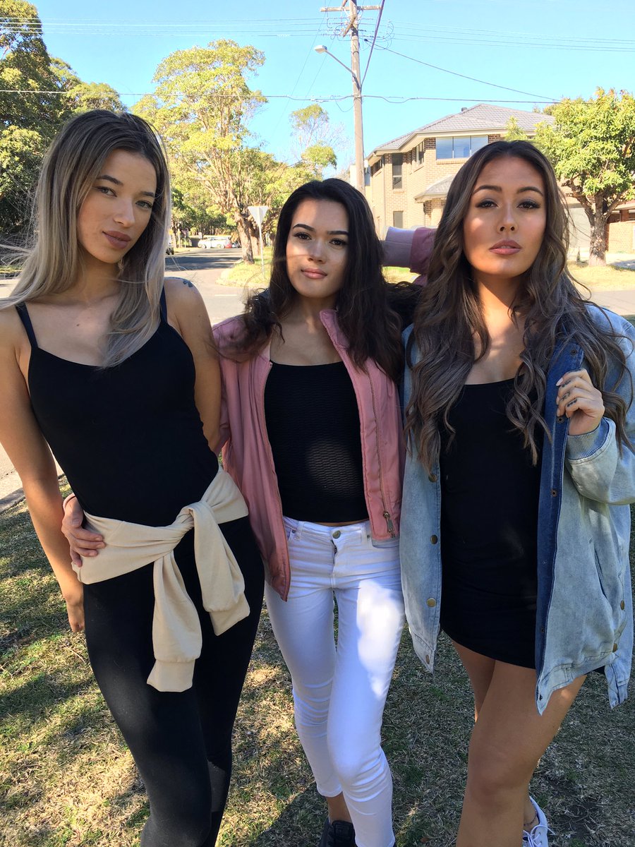 eighty83three's tweet image. who follows us on Snapchat: @eighty83three 😍😍😍