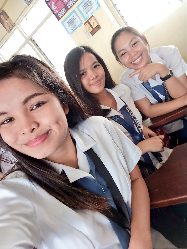 mildreddmsg_'s tweet photo. Tuesday vibes.. #9amclass #inindian #umasa #gigil #sayangeffort #naggroufie 😬😬😬 https://t.co/AfbHK4jFNx