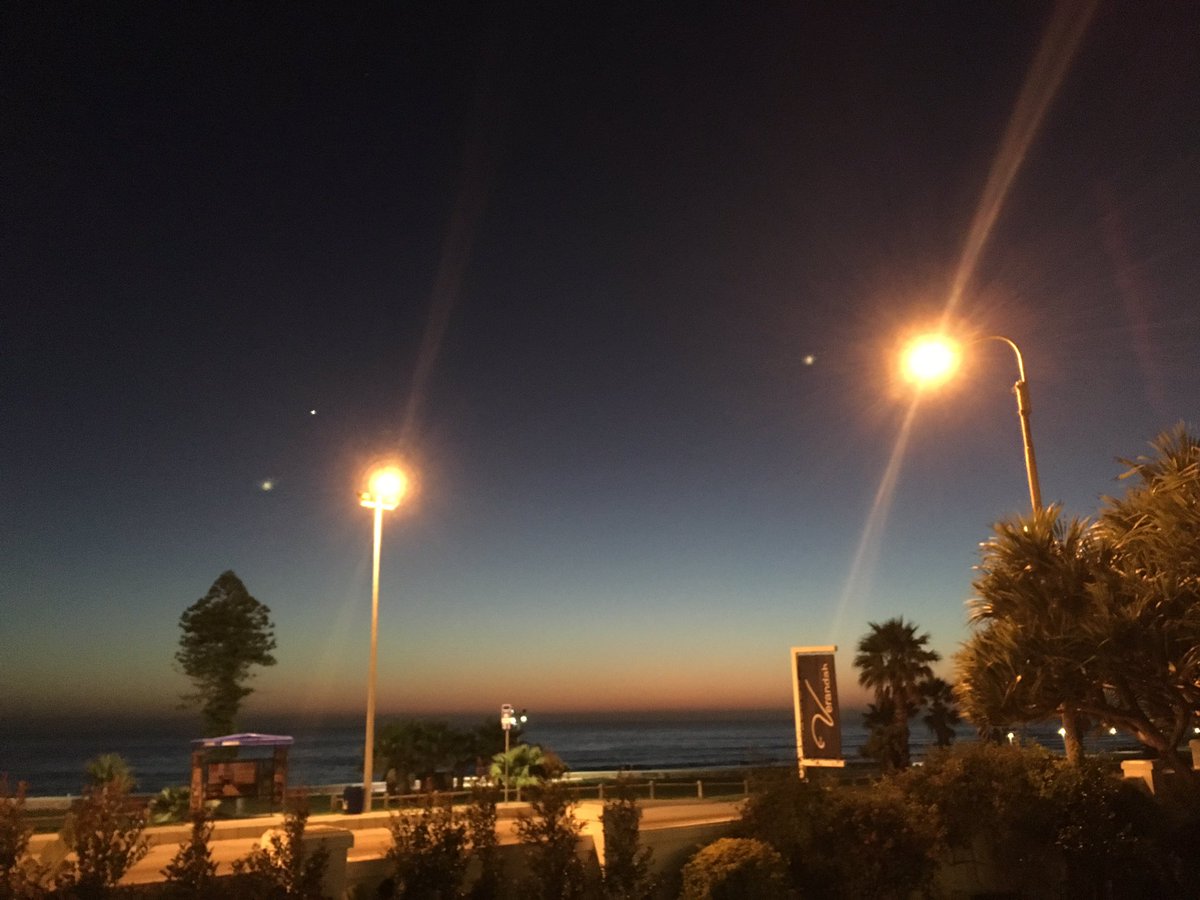 aneelbhangu's tweet photo. #assa2017 you love an early start (@globalsurg 0645 breakfast sess), but you definitely know how to do a coastal sunrise well. https://t.co/xCXvDaoRd5