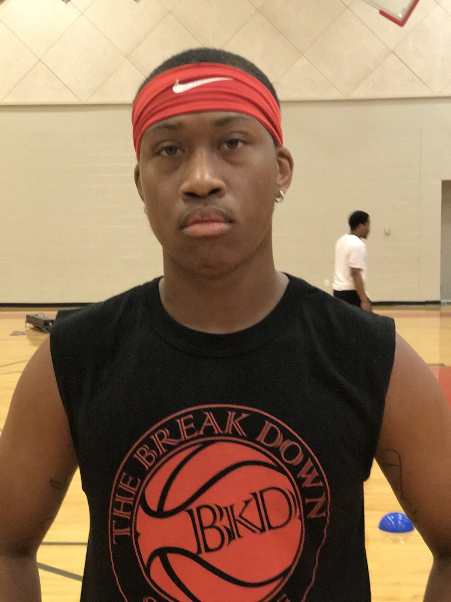 Former G from Strawberry Crest Reinard Burke came to OTW and got a good workout! Good IQ player. Always pushes himself! #otwtraining