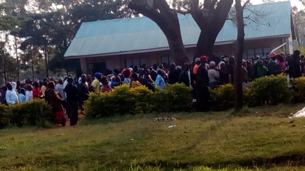 OkindaSimon's tweet photo. Pipo are biziz voting @mumboha primarily school https://t.co/NKoPwXbizI