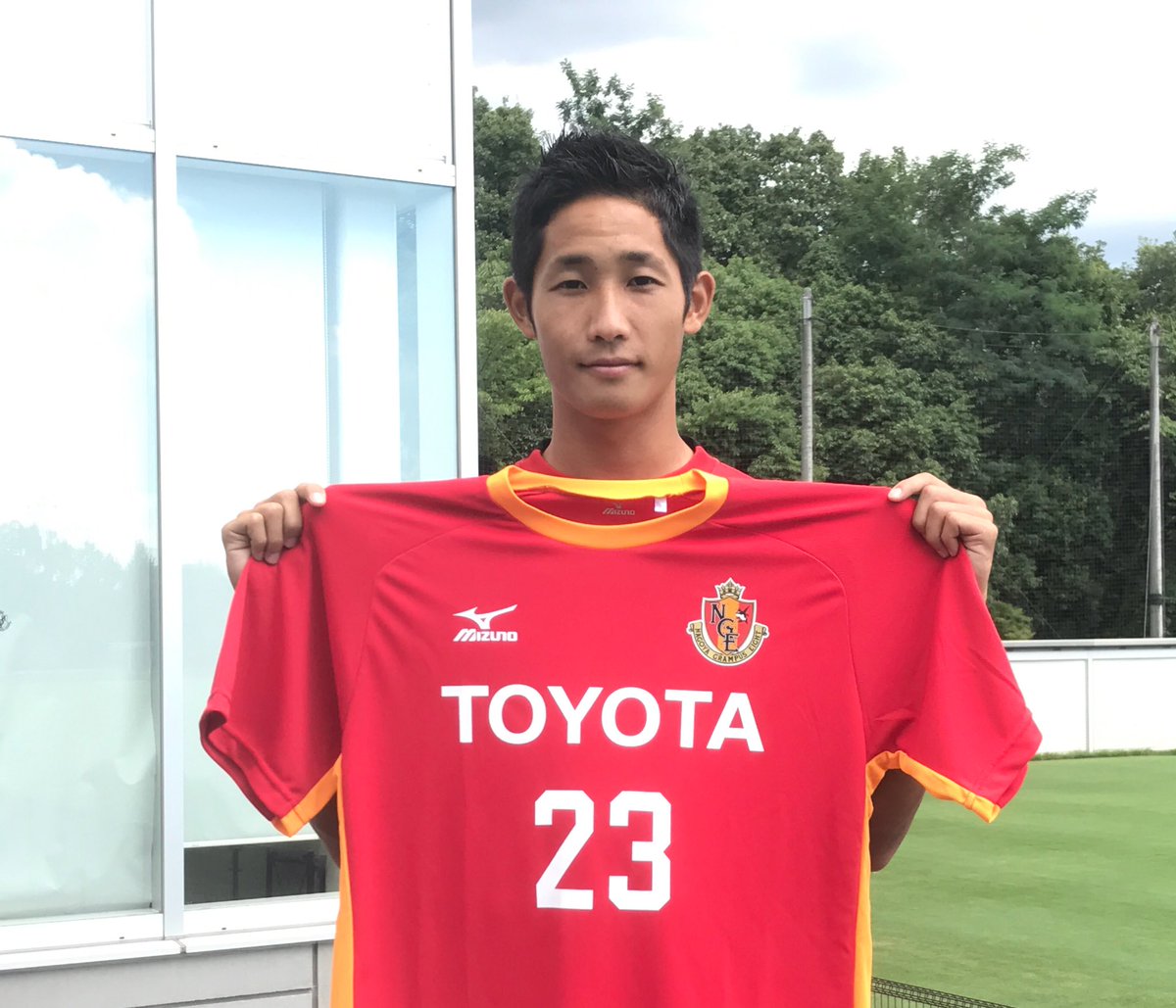 名古屋グランパス Nagoya Grampus 新発売 17クラブユニフォームに 青木亮太 選手 杉森考起 選手が追加 発売は8月12日松本戦 スタジアムにて Grampus S Xl 4 536 ジュニアサイズ 4 3 ファンクラブ会員割引適用商品 T Co