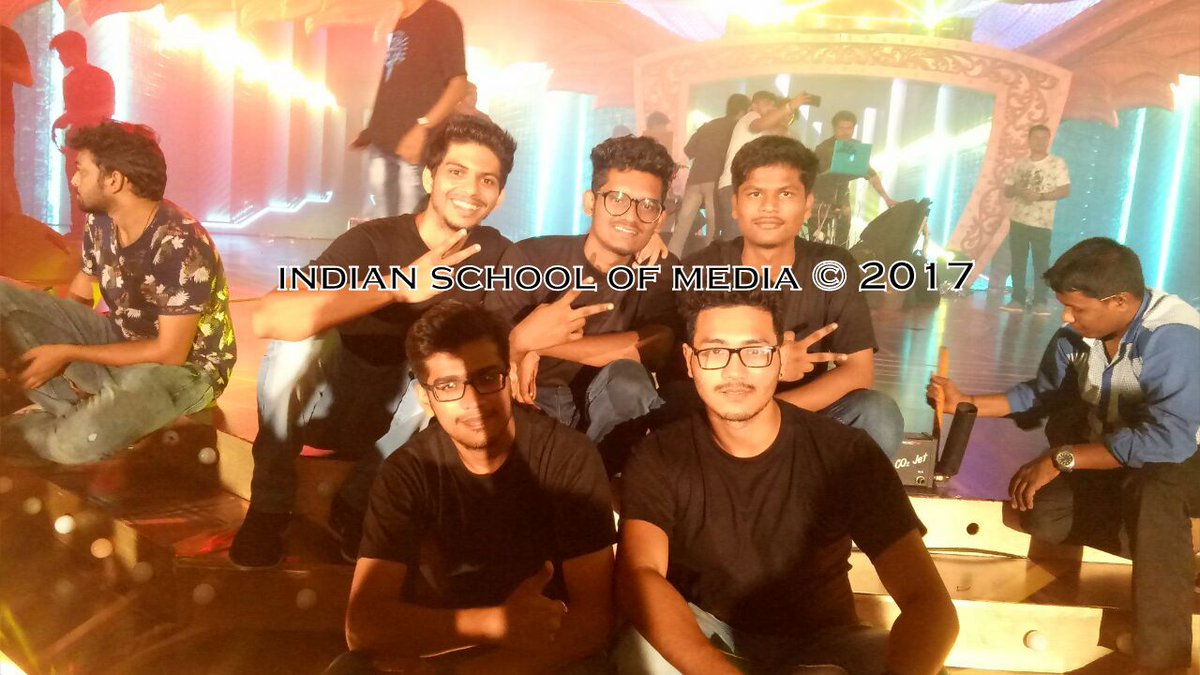 ISMmumbai's tweet photo. Our students working at the #Reliance annual awards 2017

#events #eventmanagement #mediainstitute #TuesdayThoughts #media #MediaBuzz https://t.co/sHFvwg4ksQ
