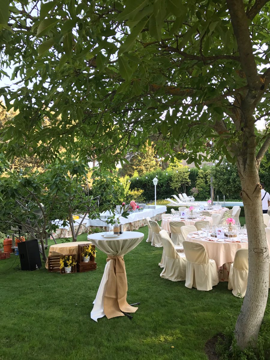AmadisCatering's tweet photo. Los eventos al aire libre nos encantan, por eso estamos especializados en este tipo de decoraciones para jardines y fincas. ¡Te esperamos! https://t.co/j8WLrkXfPS