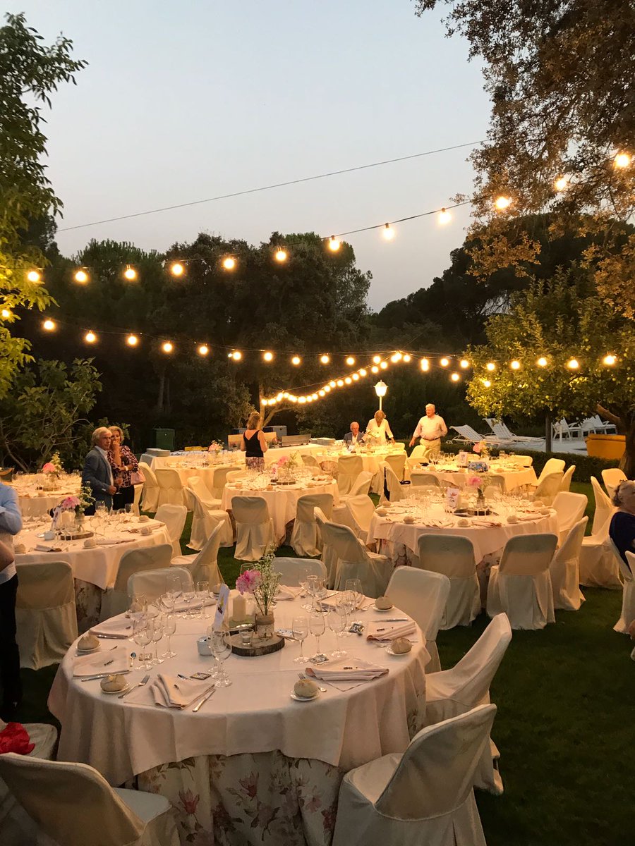 AmadisCatering's tweet photo. Los eventos al aire libre nos encantan, por eso estamos especializados en este tipo de decoraciones para jardines y fincas. ¡Te esperamos! https://t.co/j8WLrkXfPS