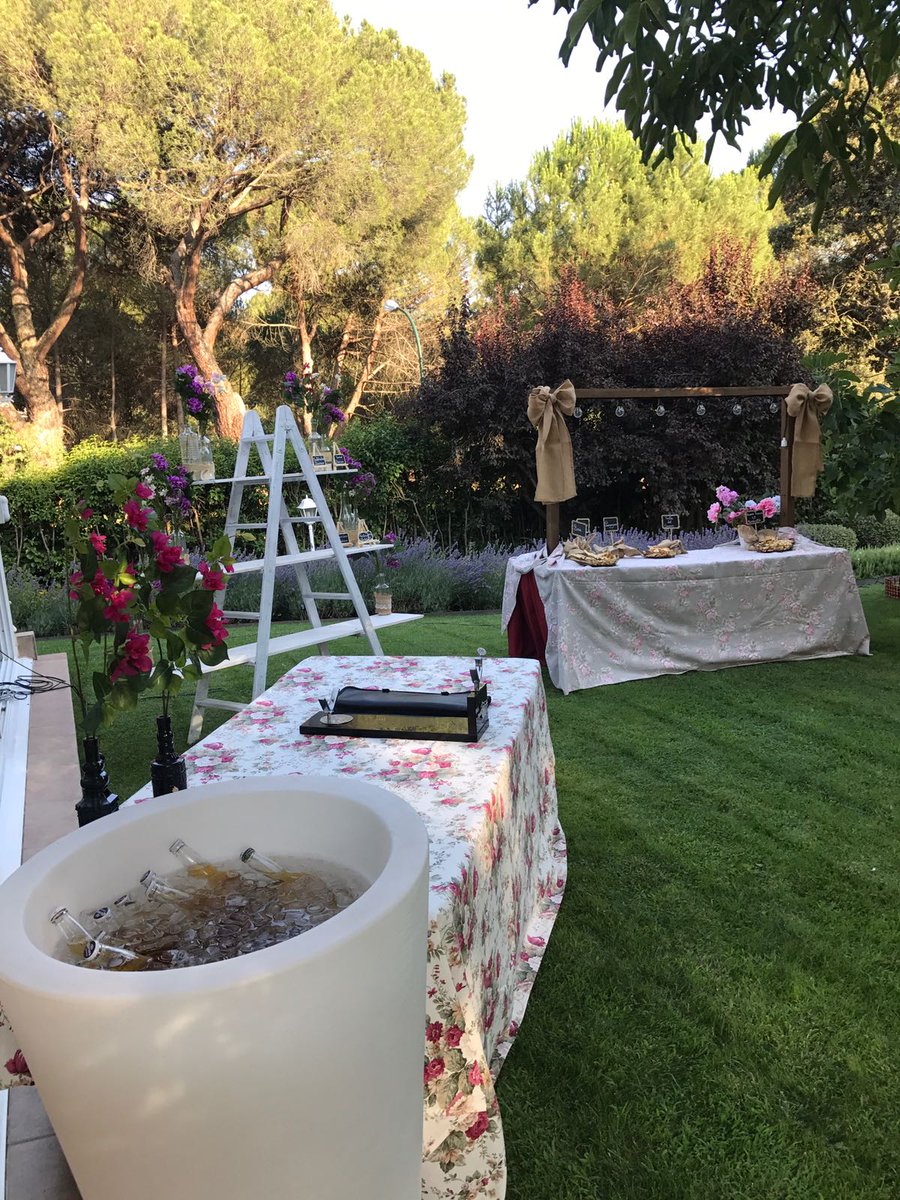 AmadisCatering's tweet photo. Los eventos al aire libre nos encantan, por eso estamos especializados en este tipo de decoraciones para jardines y fincas. ¡Te esperamos! https://t.co/j8WLrkXfPS