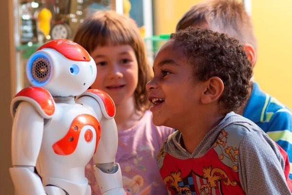 [#AI] Le #Robot Nao évite l'isolement des enfants hospitalisés &amp; leur permet de garder un lien avec leur camarade 
buff.ly/2fphMy0