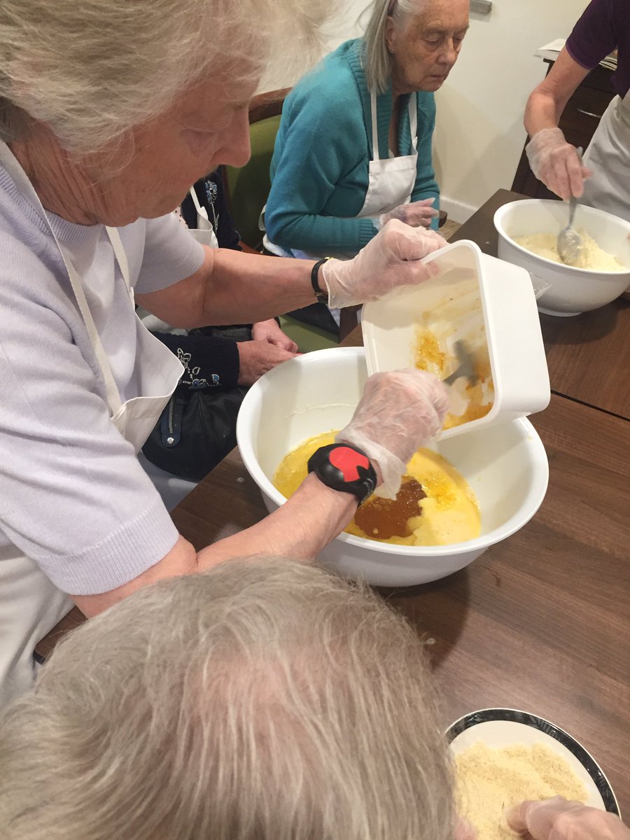 PrimroseCourtCH's tweet photo. It's all coming together! #BakingTuesday #cake @Anchor_Trust @GBCookBook https://t.co/E8fKDPxCO4