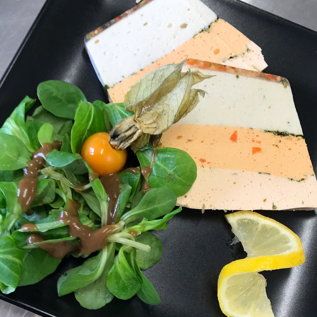 Laliberte44's tweet photo. Quelques propositions pour régaler vos papilles: assiette italienne et La terrine de La mer #bonappetit #SaintNazaire https://t.co/Bp02zPh9IJ