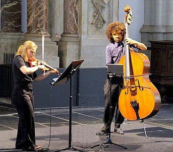 James Oesi en Diamanda Draam op het Ommoordse veld zevenkamp.wordpress.com/2017/08/08/jam…