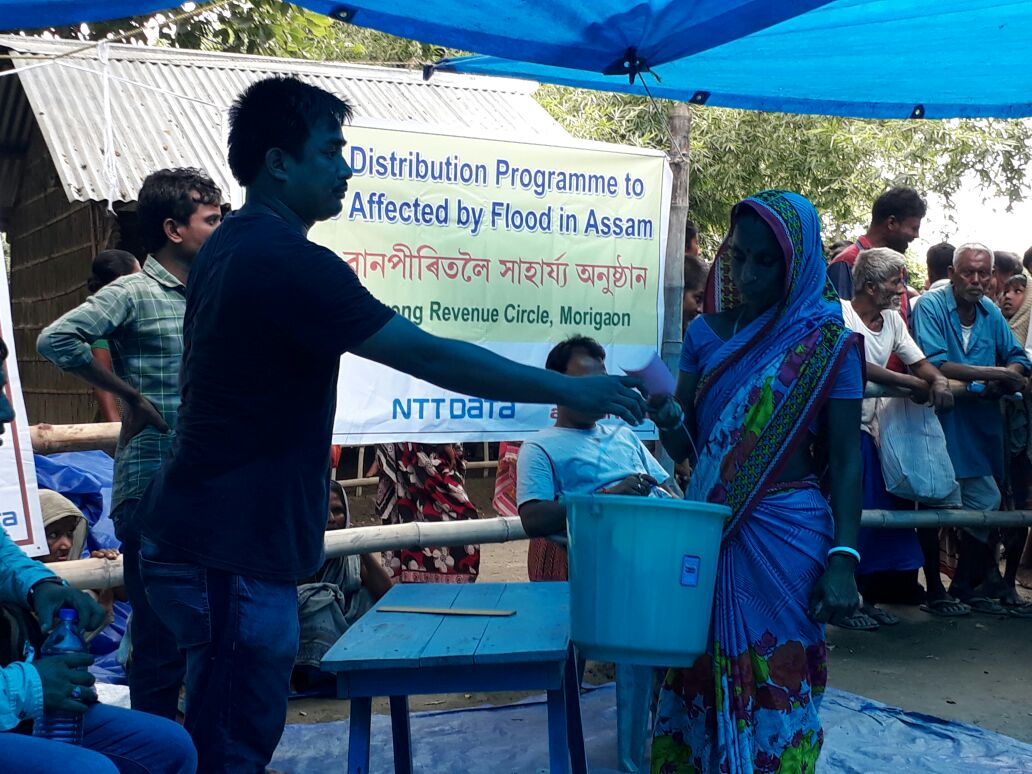 ActionAidIndia's tweet photo. #IndiaFloods #AssamFloods Relief distribution in progress at Boramari village in Morigaon dist by our ally #SSTEP with support from #NTTData https://t.co/MNwSIxWdp2