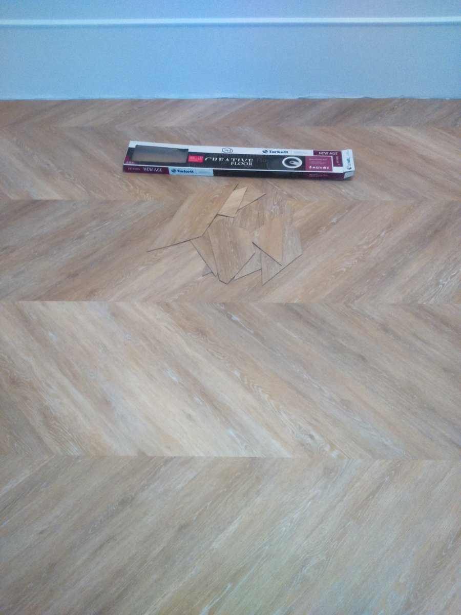 VINTILE_RU's tweet photo. Французская ёлка ручной нарезки в офисном помещении #Tarkett #ArtVinyl #Forbobonding #floormaster #полывростове #виниловыйпол https://t.co/pTGavWhFrm