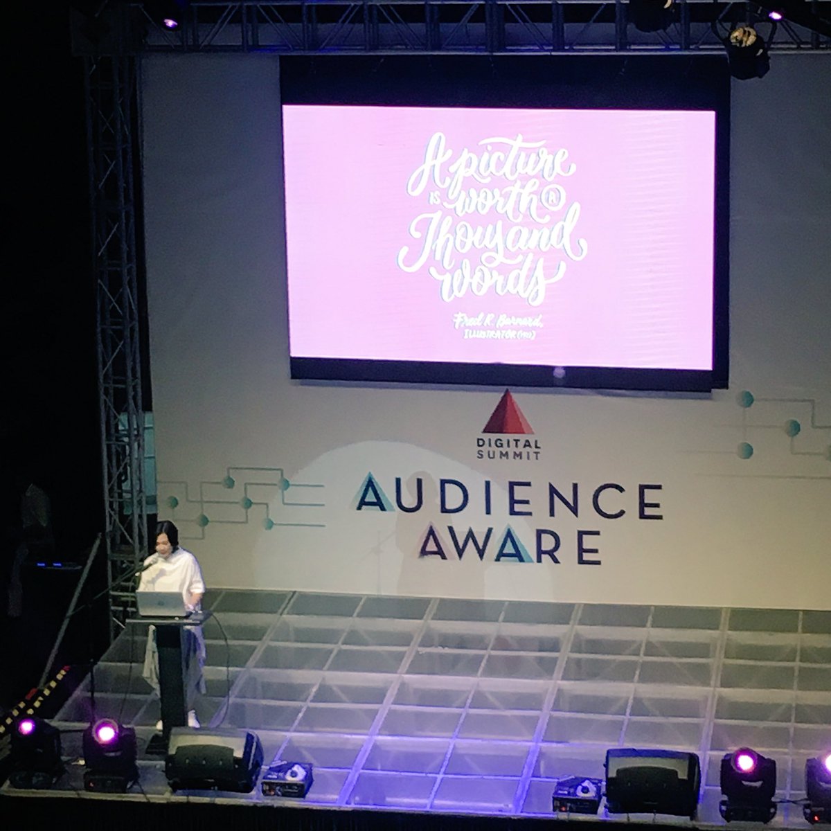 candymagdotcom's tweet photo. @NiccoJLTan Deputy group publisher Koko Ko talks about video trends #SummitAudienceAware https://t.co/0F34a4TxBI