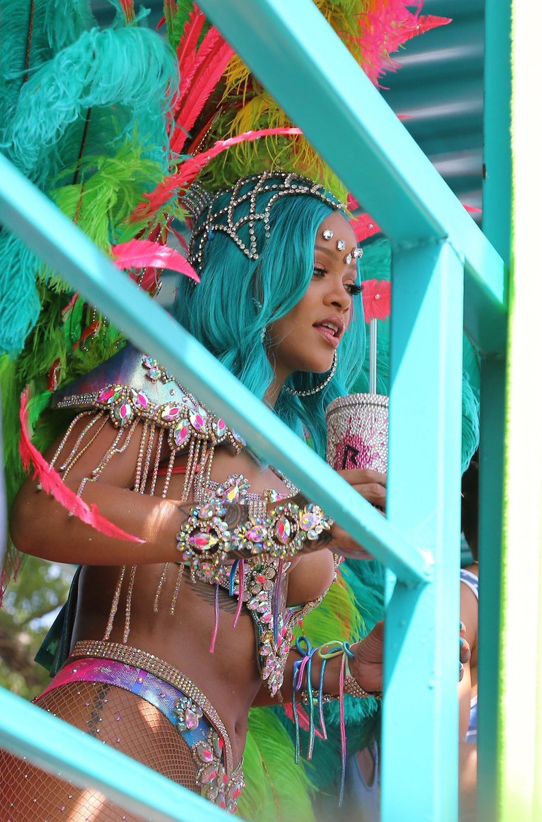 Navyturkey_'s tweet photo. '17 @rihanna https://t.co/auXrHlnoSv